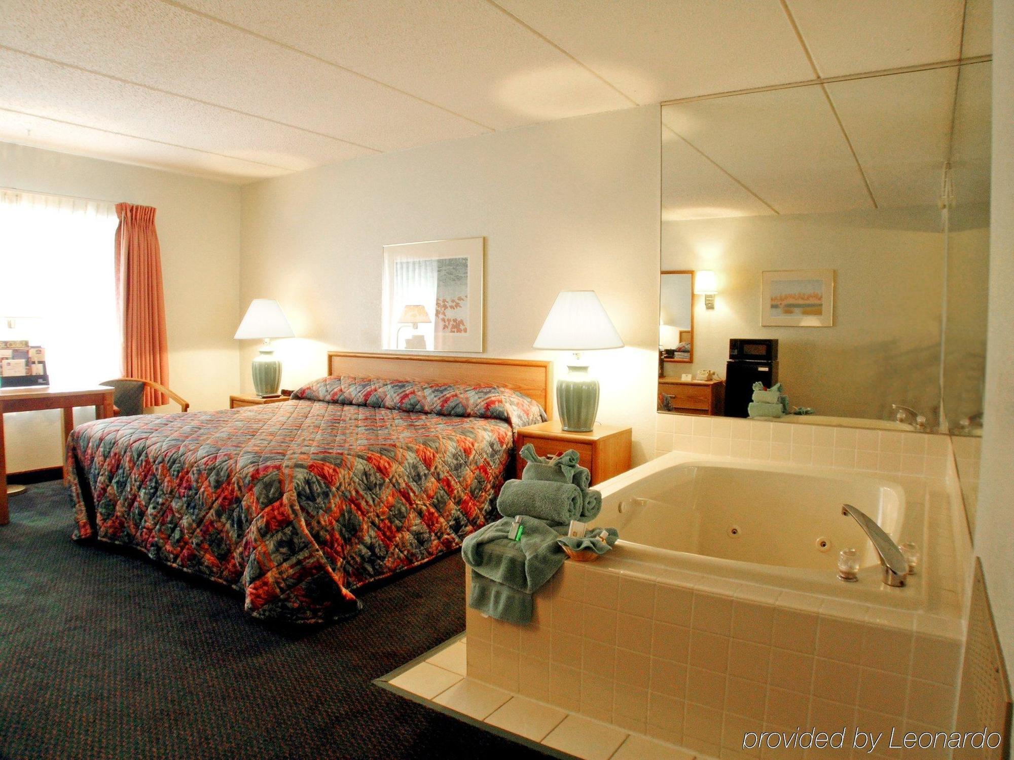 Americas Best Value Inn And Suites St. Cloud Room photo