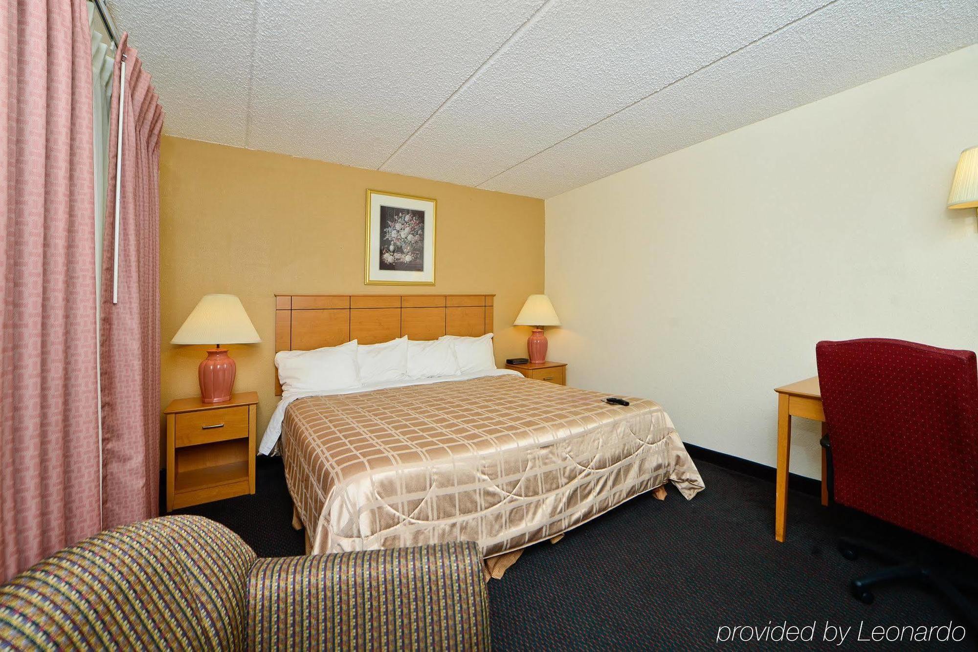 Americas Best Value Inn And Suites St. Cloud Room photo