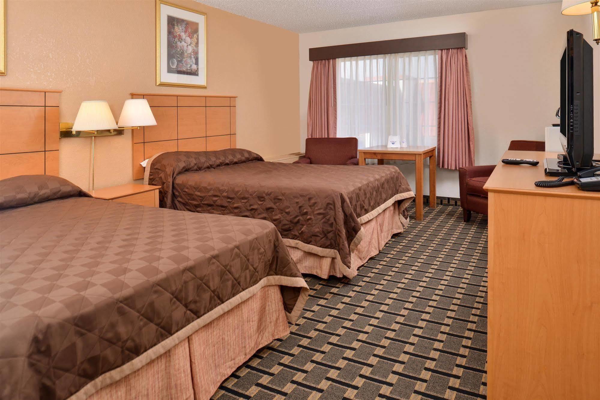 Americas Best Value Inn And Suites St. Cloud Exterior photo