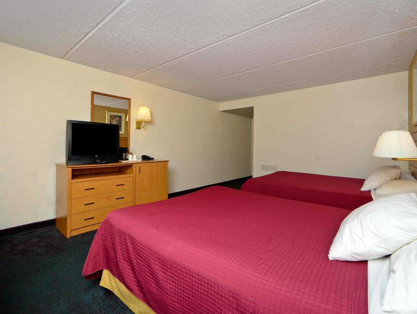 Americas Best Value Inn And Suites St. Cloud Exterior photo