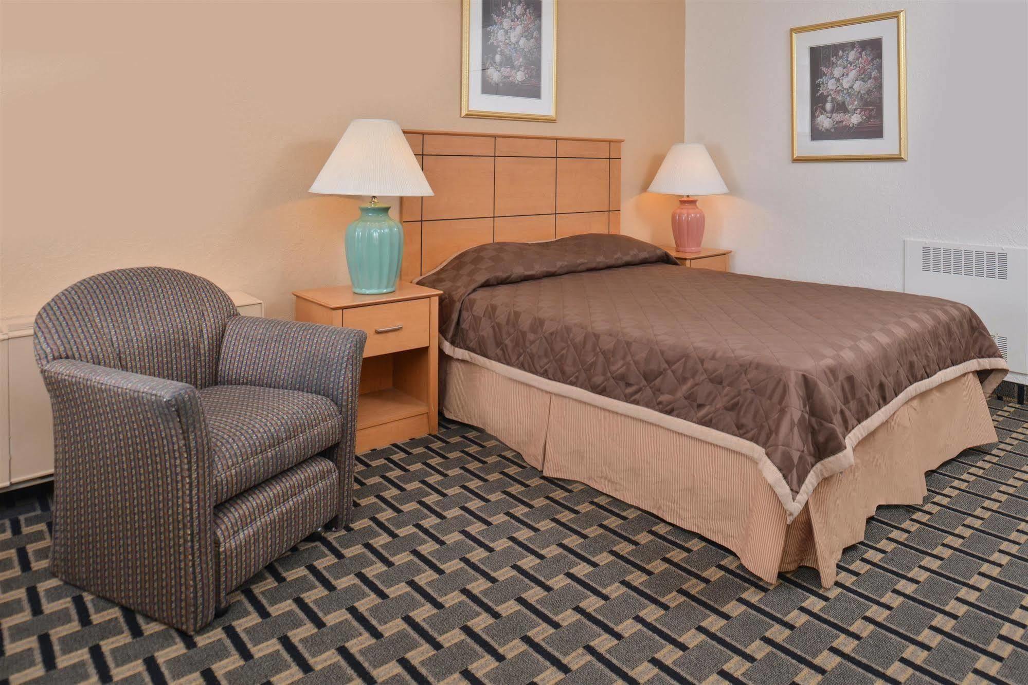 Americas Best Value Inn And Suites St. Cloud Exterior photo