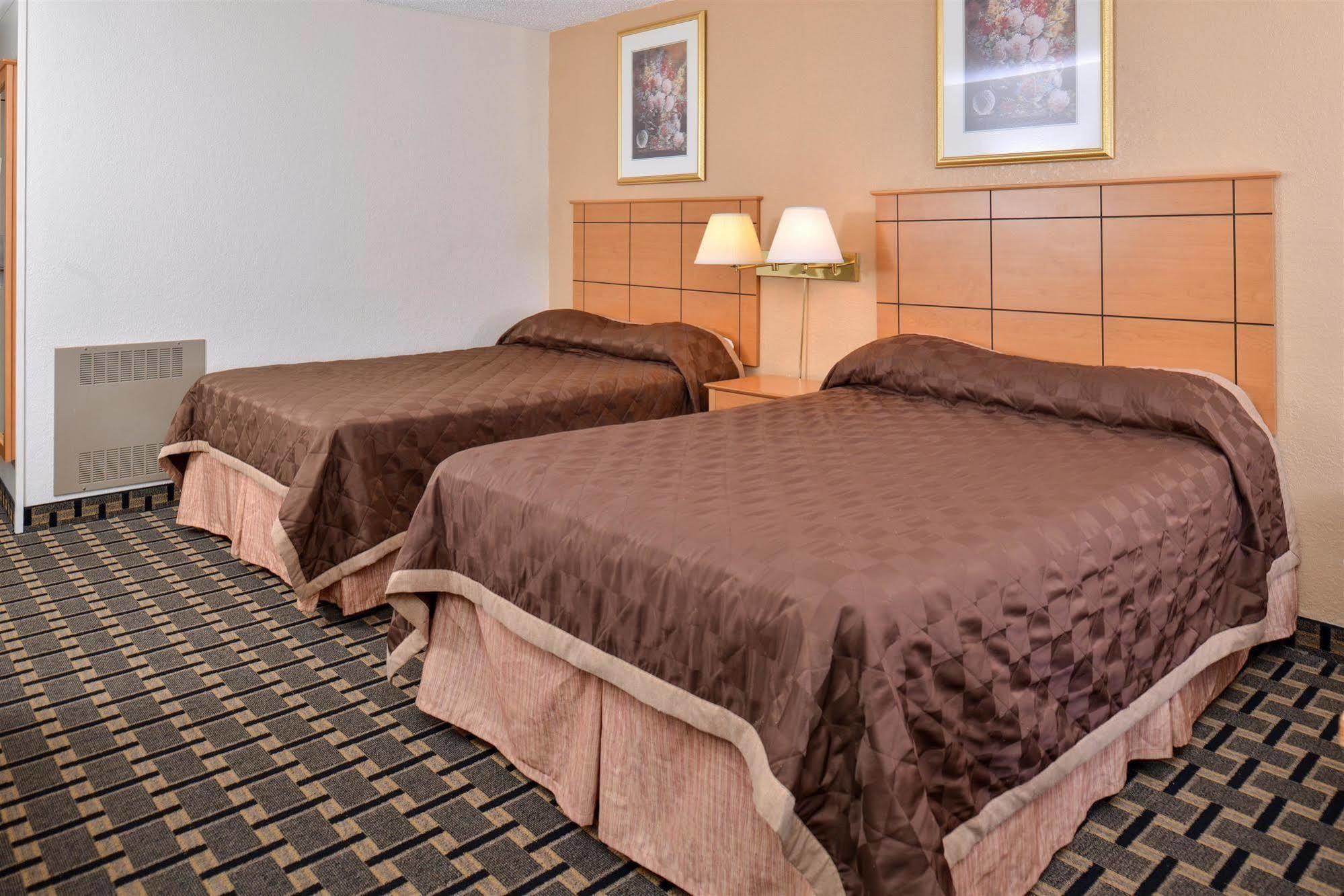 Americas Best Value Inn And Suites St. Cloud Exterior photo